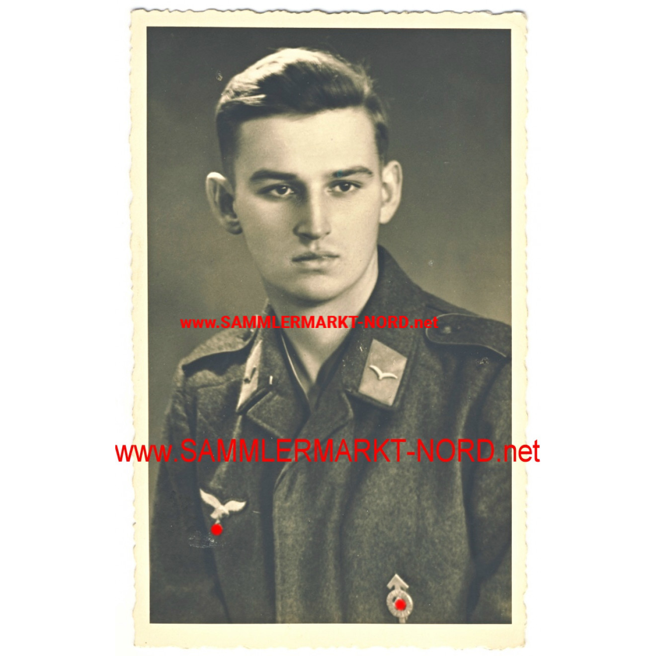 Soldat der Luftwaffe mit HJ - Leistungsabzeichen