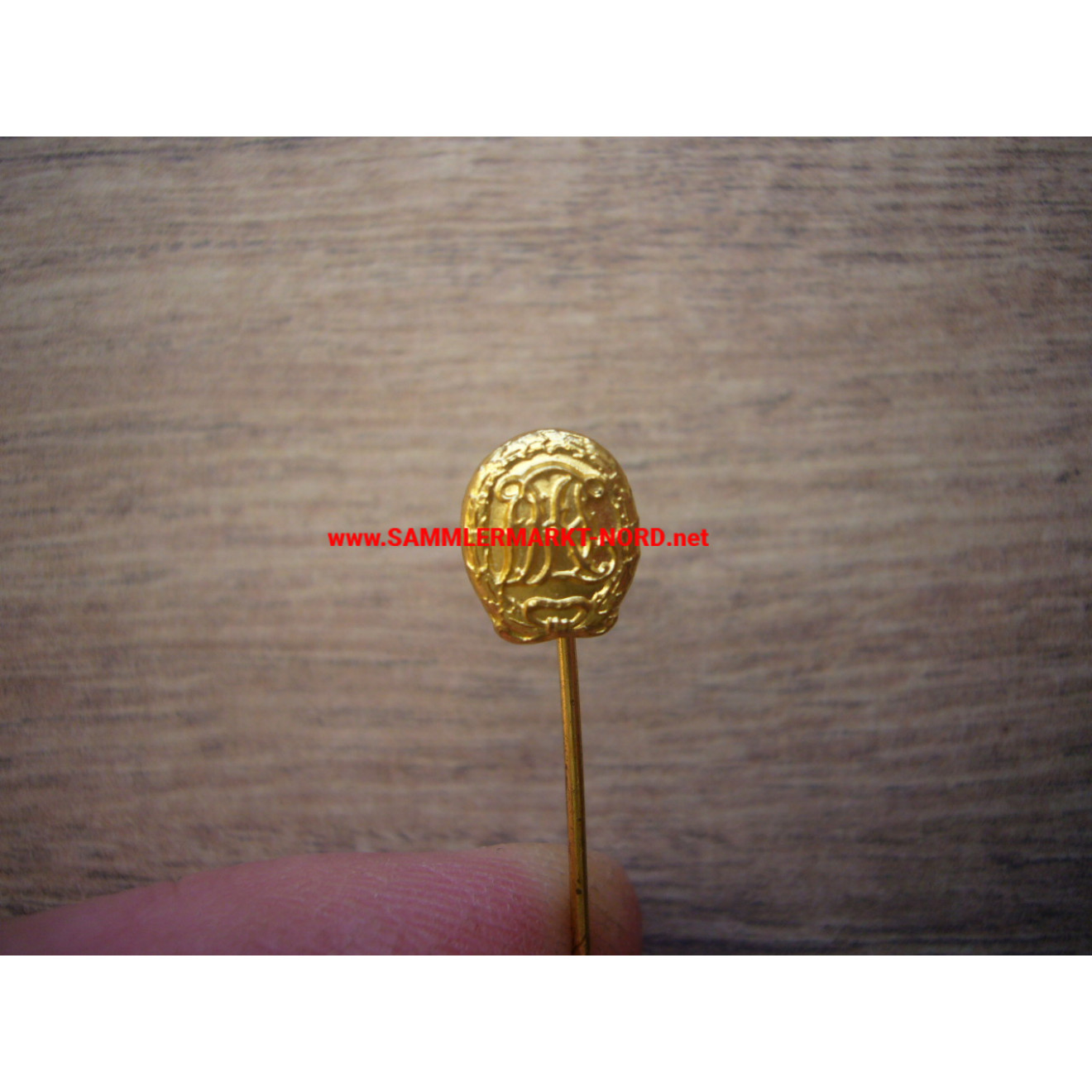 DRL sports badge in gold - version 1957 - 9 mm miniature