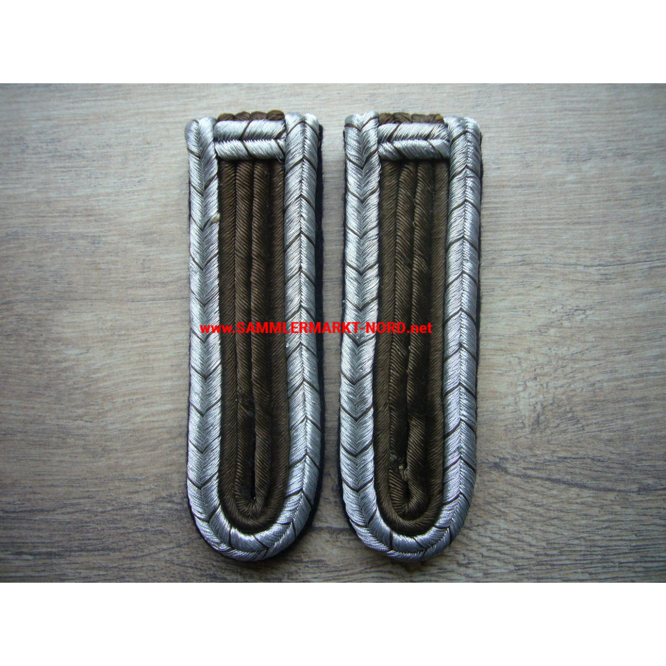 Police veterinary service - pair of shoulder boards Oberwachtmeister
