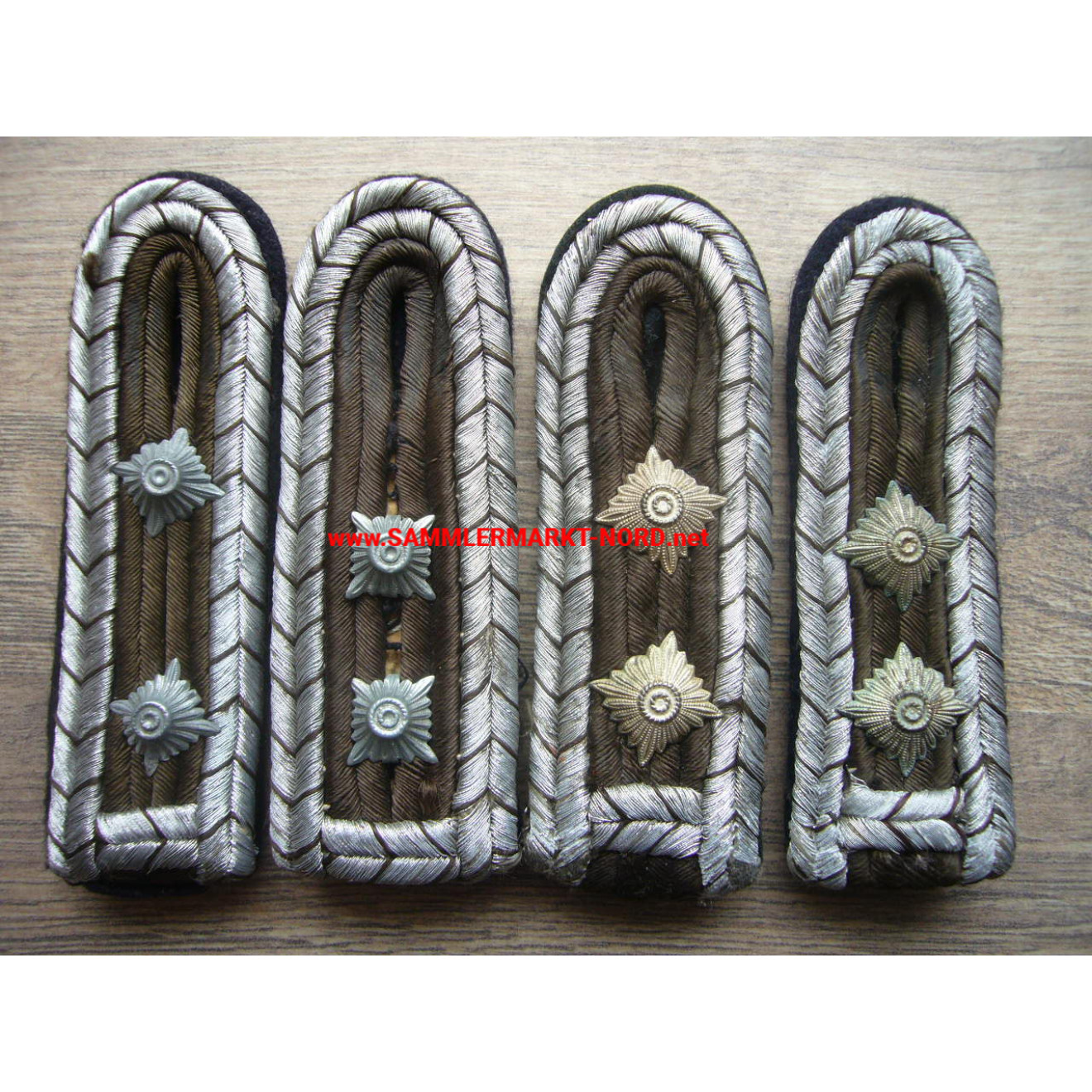 Police veterinary service - 2 x pairs of shoulder boards Hauptwachtmeister