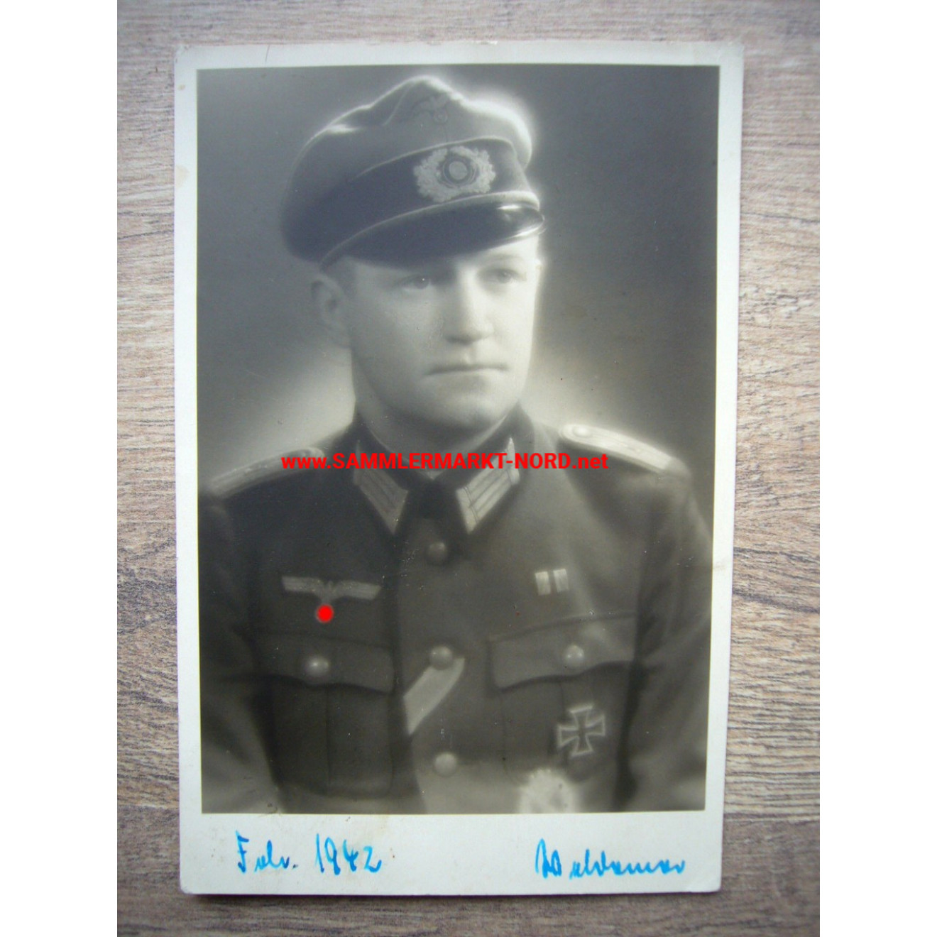 Wehrmacht lieutenant with crumple cap and iron cross 1. class