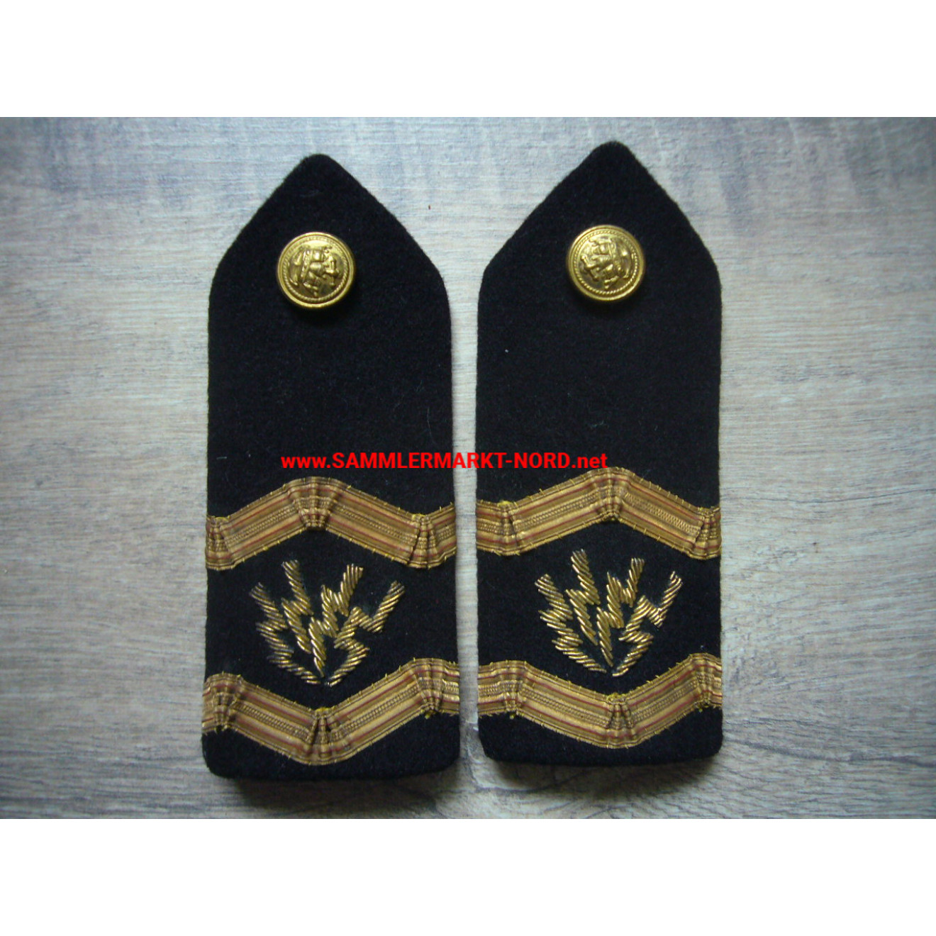 Great Britain - probably merchant navy - pair of epaulettes officer