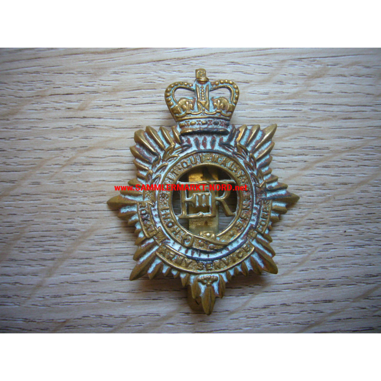 Großbritannien - Queens Regiment Honi Soit Qui Mal Y Pense - Mützenabzeichen