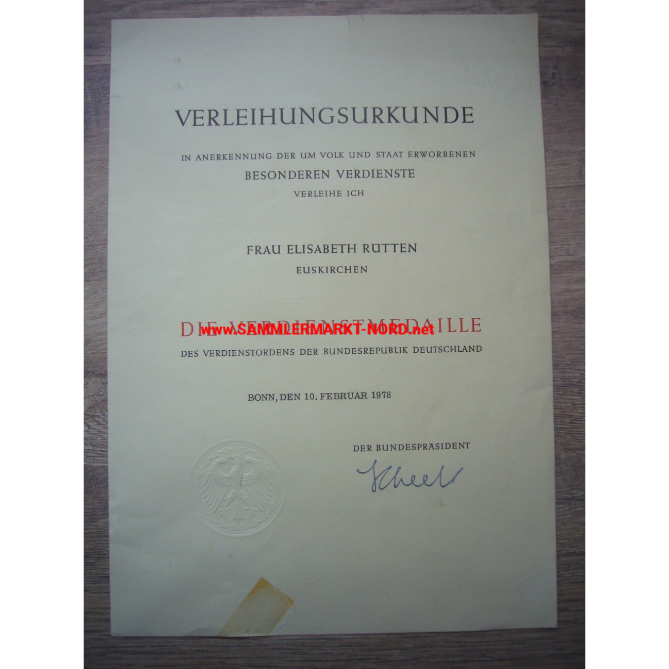 BRD - Verleihungsurkunde Verdienstmedaille des Verdienstordens für eine Frau - 1978