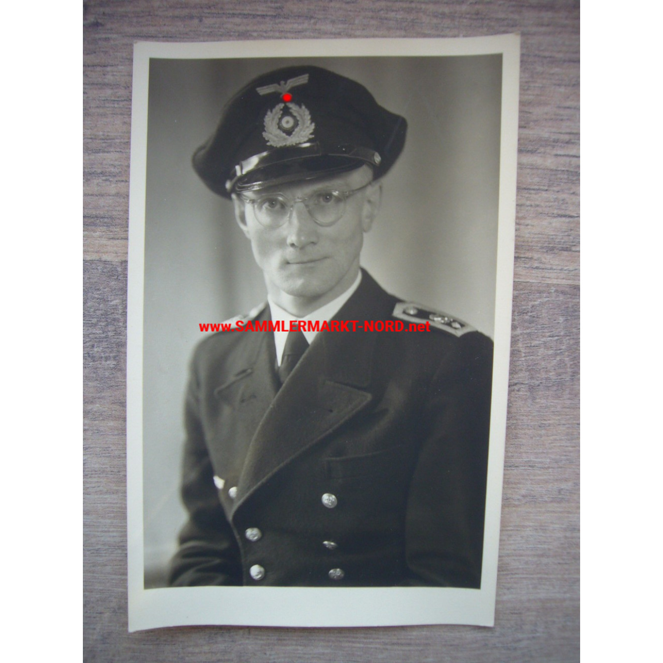 Kriegsmarine Offizier mit Schirmmütze 1944