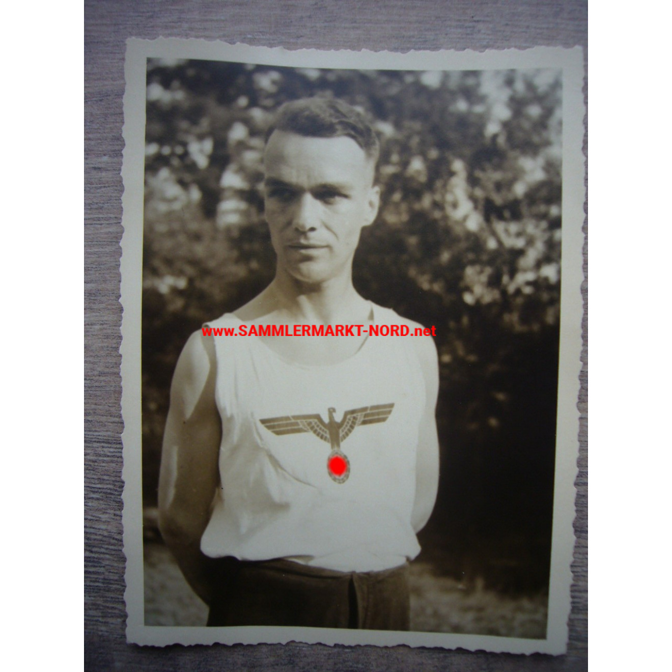 Wehrmacht Soldat im Sporthemd