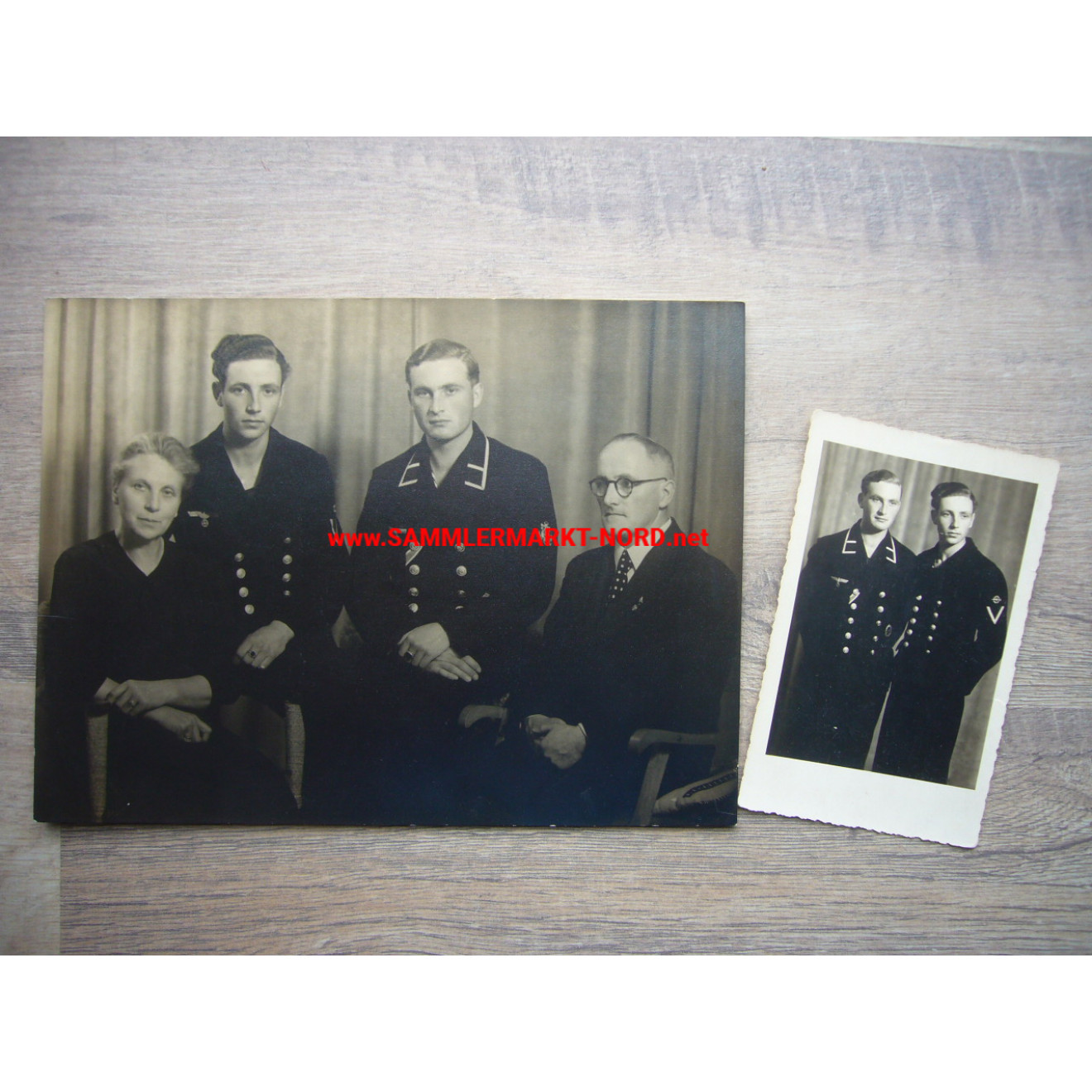 2 x Kriegsmarine Portraitfoto & Familie - Matrosen mit Tätigkeitsabzeichen