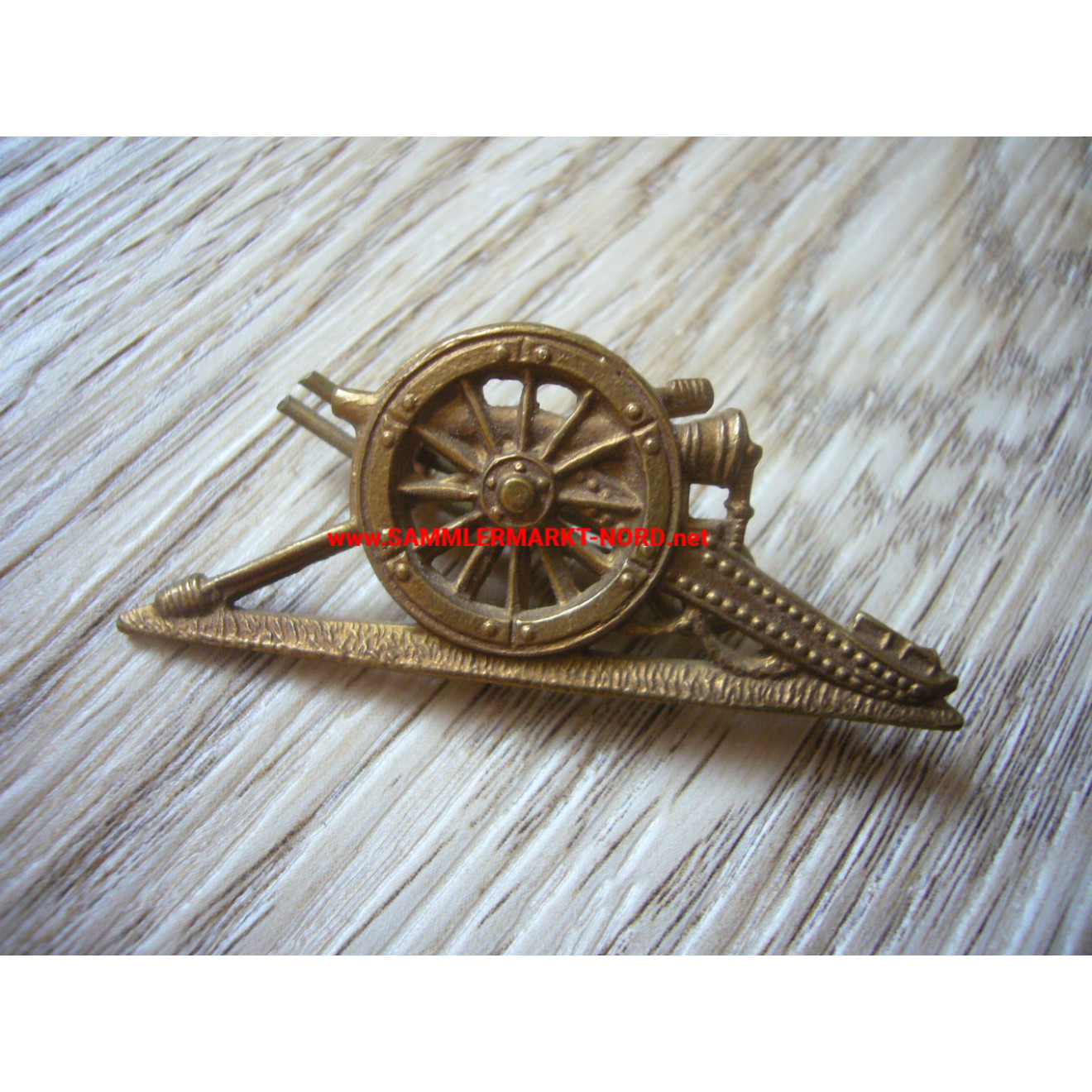 Great Britain - Cap badge of the Royal Field Artillery