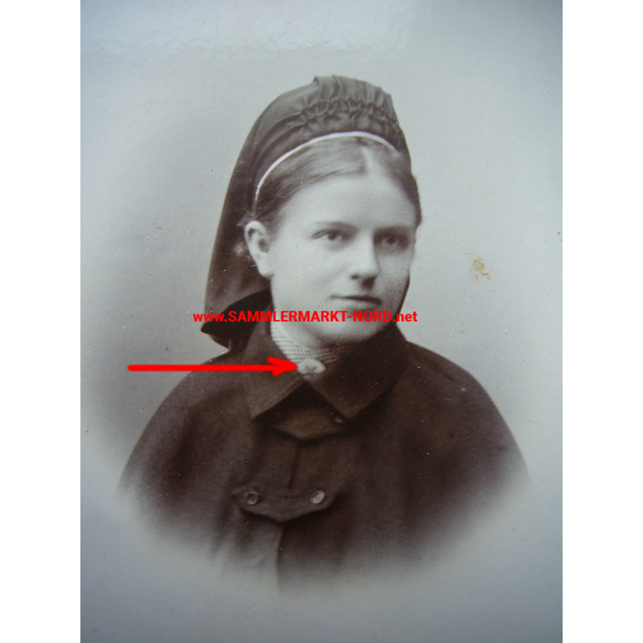 Cabinet photo - Religious sister with service brooch