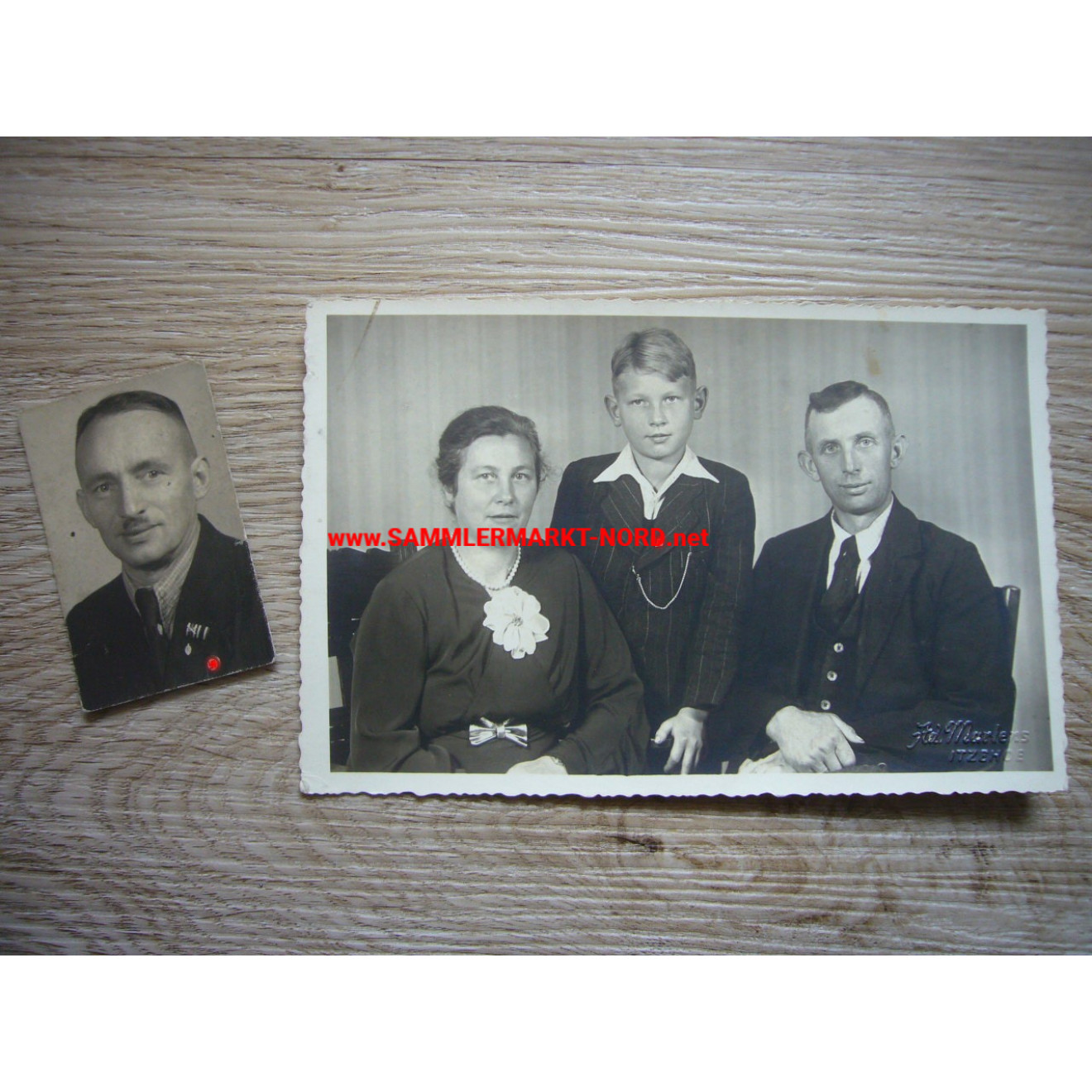 2 x Portrait Foto Junge und Mann mit HJ & NSDAP Mitgliedsabzeichen