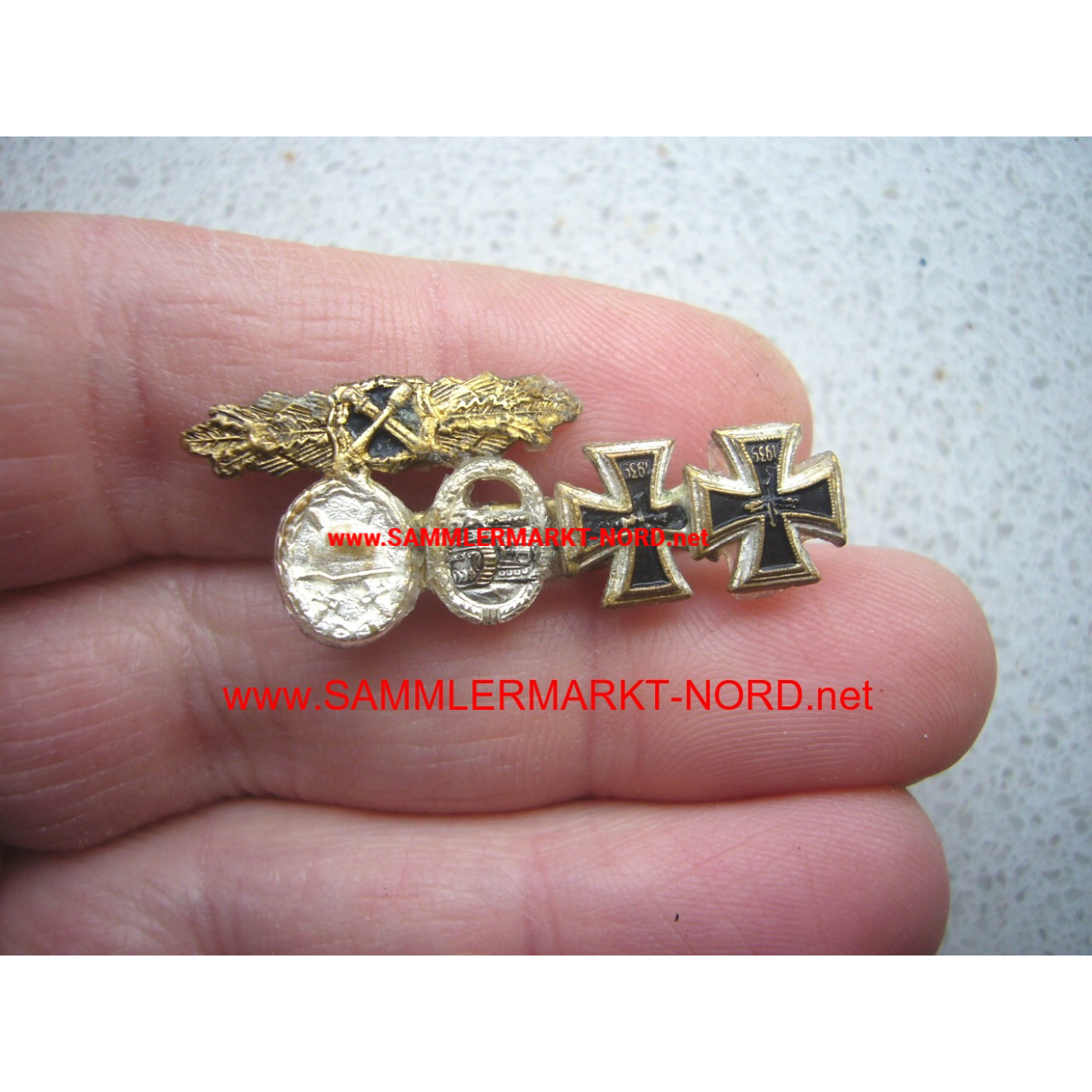 Miniaturnadel - Nahkampfspange, Verwundetenabtzeichen in Silber,