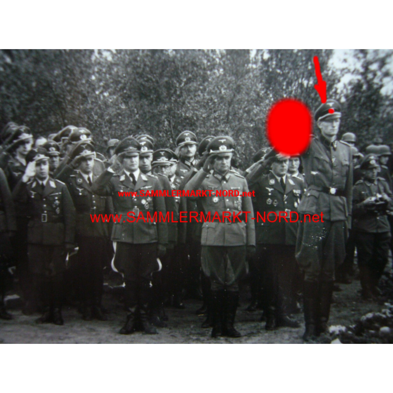 2 x Foto SS - Obersturmführer bei einer Beerdigung