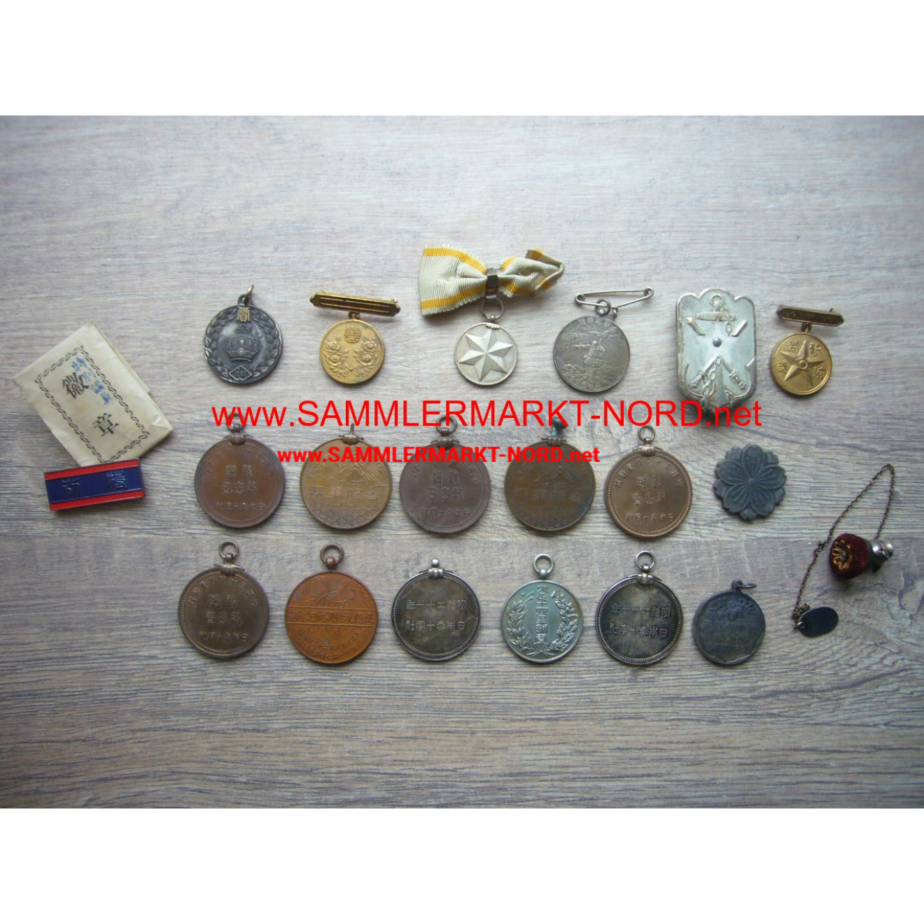 Japan - Sammlung diverser Orden & Medaillen