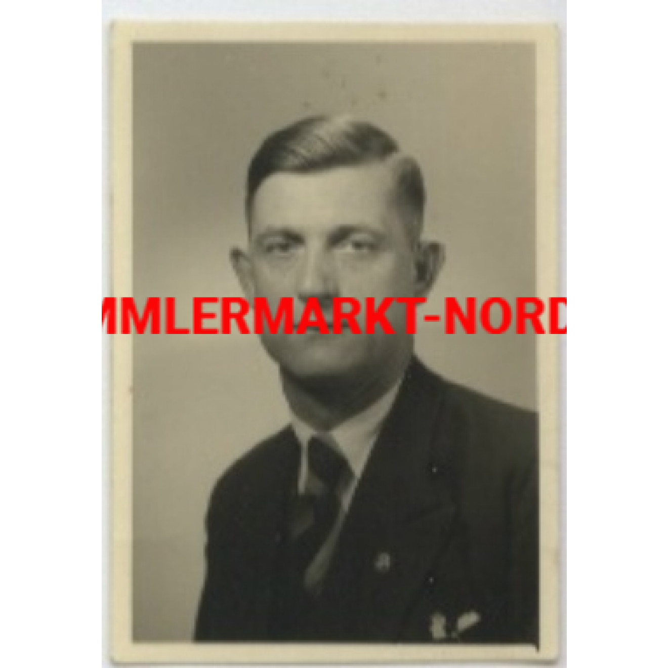 Man with Deutschen Arbeitsfront badge