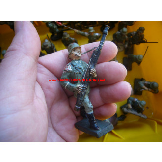 Large collection of LINEOL figures of the Wehrmacht