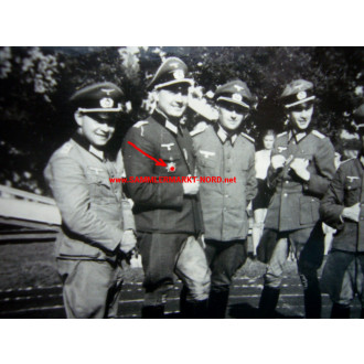 3 x Foto Wehrmacht Leutnant der Infanterie mit Deutschen Kreuz in Gold