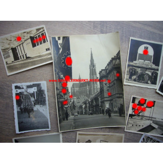 Konvolut Fotos 3. Reich - Stadt im Flaggenschmuck (Hakenkreuzfahnen), Parteitag Nürnberg, usw.
