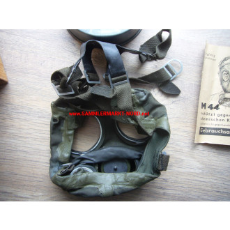 People gas mask VM 44 with instructions & wooden box