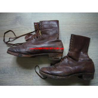 BDM / Jungmädel - Pair of brown leather bootlegs