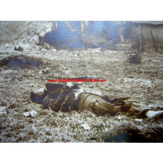 2 x photo 1st World War - dead soldiers on the battlefield