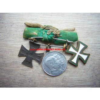 Patriotische Bandschleife mit Medaillen und Ehrenkreuzen