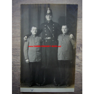 Weimarer Republik - Großer Polizist mit Tschako
