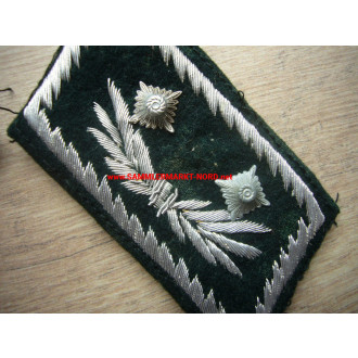 RfV Reichsfinanzverwaltung Customs - Pair of collar patches of a chief customs inspector