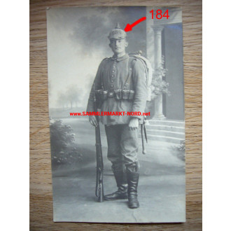 Soldat des Infanterie Regiment Nr. 184 mit Marschgepäck