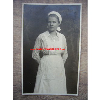 Auxiliary nurse in nurse's uniform with service cross