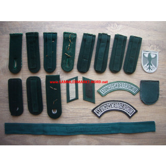 BGS Bundesgrenzschutz - Convolute uniform parts, cuff title, shoulder boards etc.