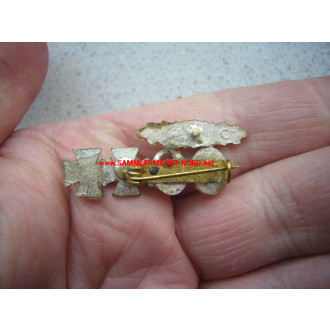 Miniaturnadel - Nahkampfspange, Verwundetenabtzeichen in Silber,