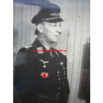2 x photo Luftwaffe - Officer with German Cross in Gold and Knig