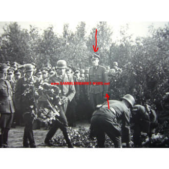 2 x Photo SS - Obersturmführer at a funeral