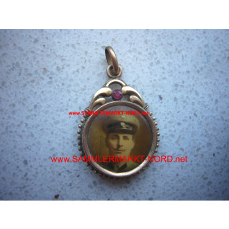 Patriotic medallion with soldier photo