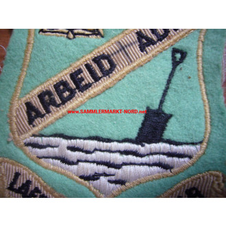Namibia - Laerskool Kamanjab - uniform badge "Arbeid Adel"