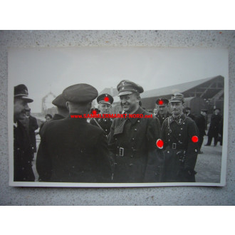 Political leader, SS men & NSKK Sturmführer with dagger