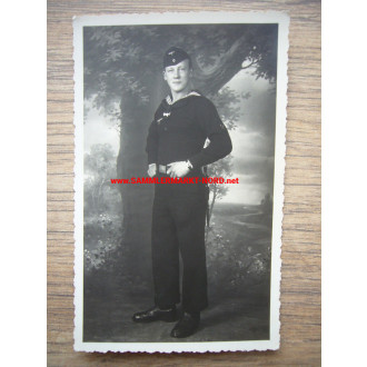 Kriegsmarine sailor with bayonet
