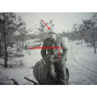 2 x Foto Russland - WH Soldat mit Helmtarnbezug