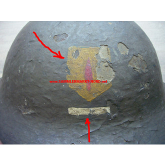 Irischer Stahlhelm mit Divisionsabzeichen "Eastern Command"